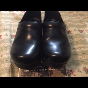 Women's Dansko Professional clog like new