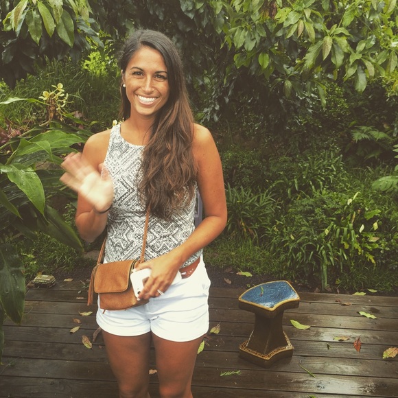 Meet your Posher, Michelle - Picture 2 of 3