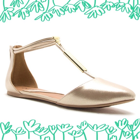 💕NIB💕 Champagne T-Strap Flats - Picture 1 of 3