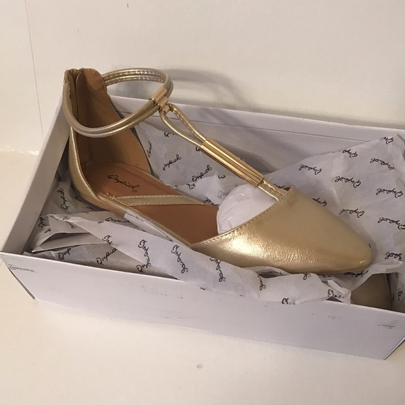 💕NIB💕 Champagne T-Strap Flats - Picture 2 of 3