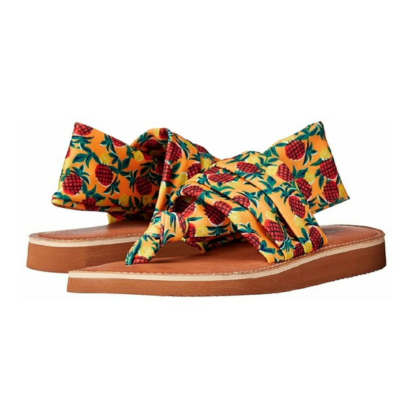 Chinese Laundry Shoes - DIRTY Laundry Pineapple Flip-Flop