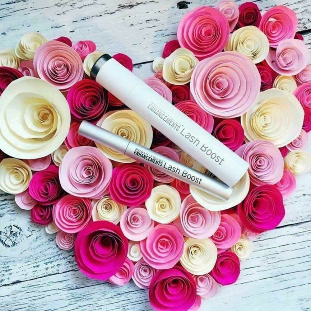 New in box Rodan and Fields Lashboost