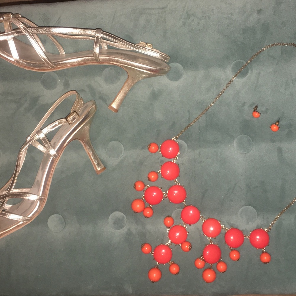 Bubble bead necklace and stud earrings