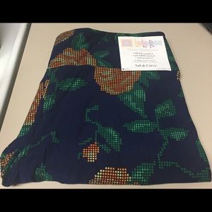 LuLaRoe Tall & Curvy Pixel Roses Leggings