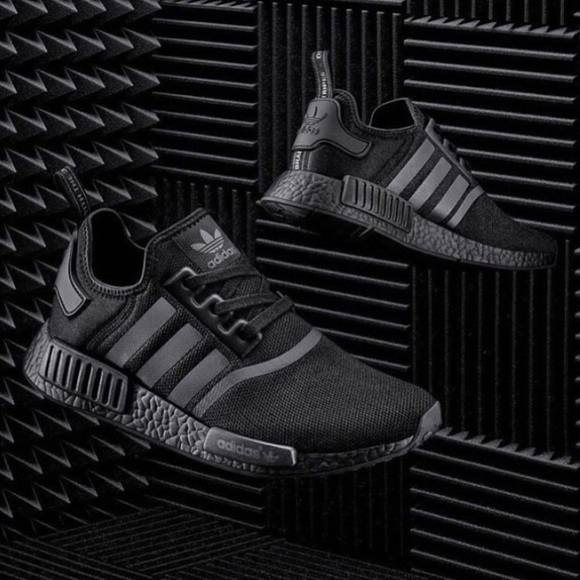 Adidas NMD R1 "Triple Black" - Picture 2 of 3