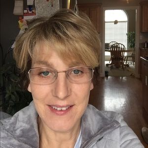 Meet your Posher, Evelyn