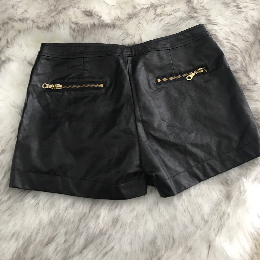 Leather shorts - Picture 2 of 3