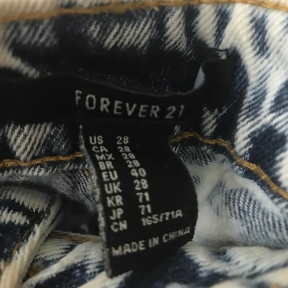 Forever 21 distressed jean shorts - Picture 2 of 4