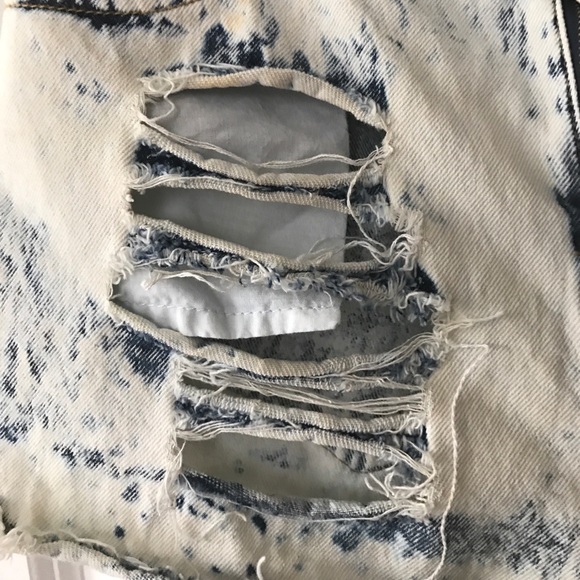 Forever 21 distressed jean shorts - Picture 3 of 4