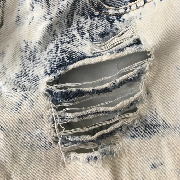 Forever 21 distressed jean shorts - Picture 4 of 4