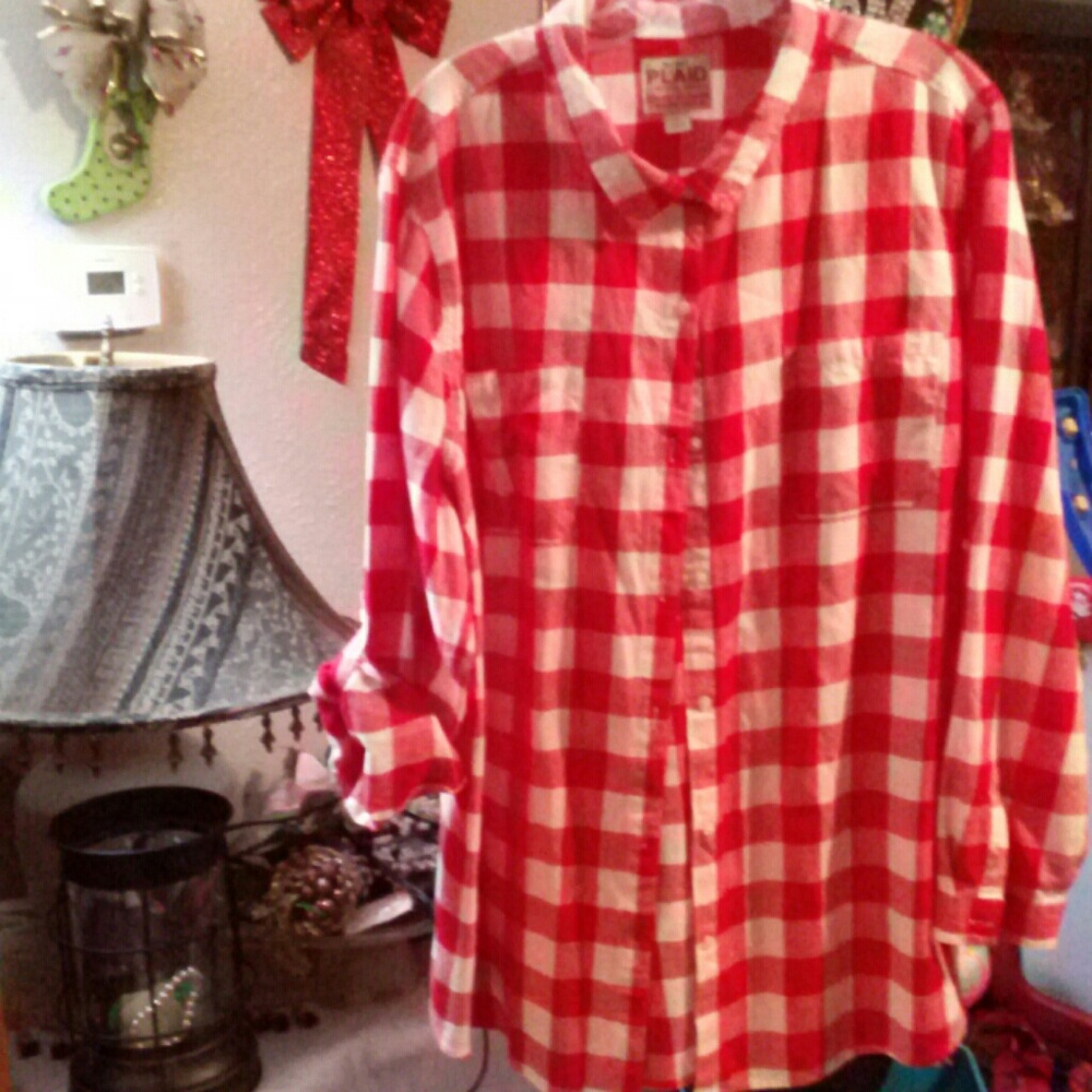 Women's Red and white plaid button old navy