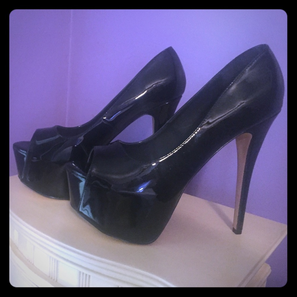 Black pinup heels