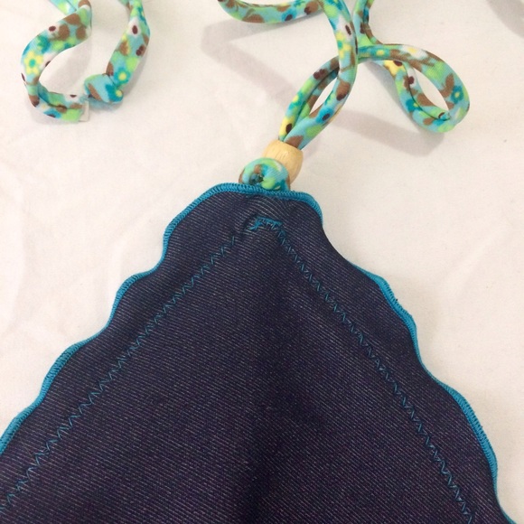 Cute Ruffled Bikini 👙 - Picture 3 of 5