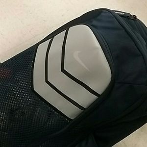 Meet your Posher, Carlos