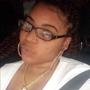 Meet your Posher, Emani