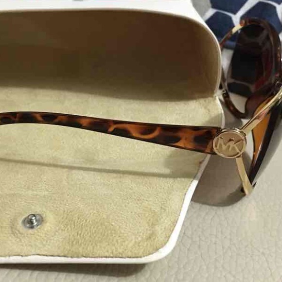 Sold - Picture 3 of 6