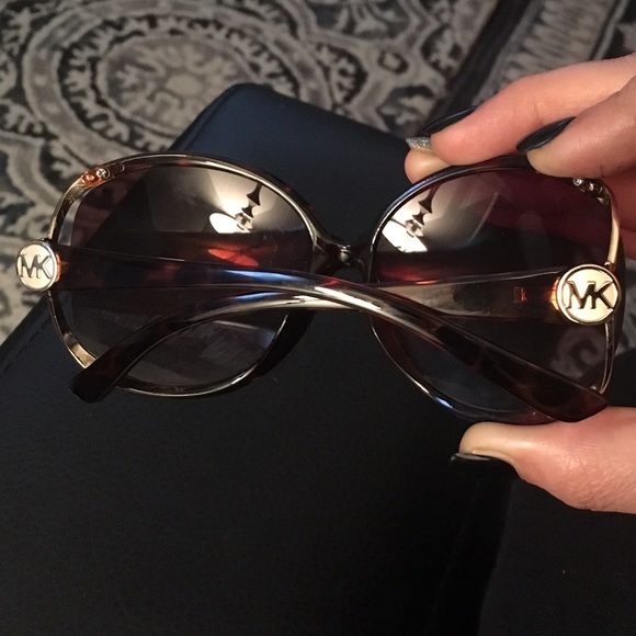 Sold - Picture 4 of 6