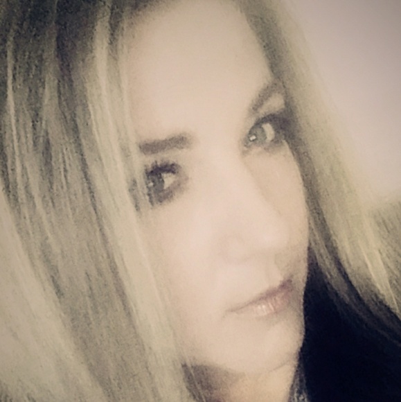 Meet your Posher, Emily - Picture 3 of 4