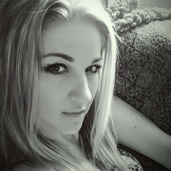 Meet your Posher, Emily - Picture 4 of 4