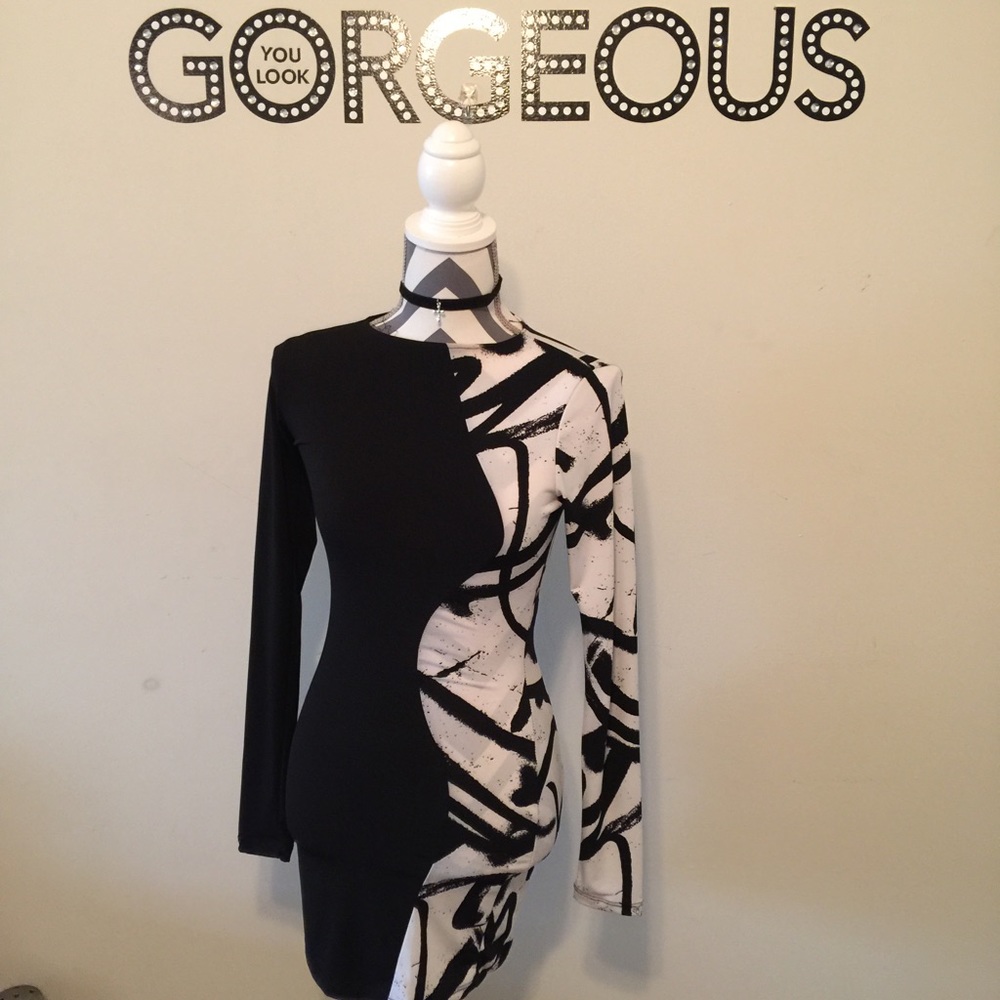 🌸 Sale Classic Black & White Dual Side Body Dress