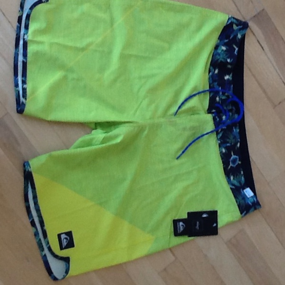 Quiksilver DryFlight swim shorts size36 NWT