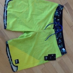 Quiksilver DryFlight swim shorts size36 NWT