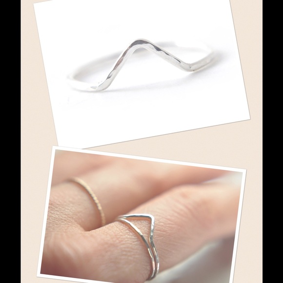 925 Sterling silver Hammered Chevron Ring - Picture 3 of 7