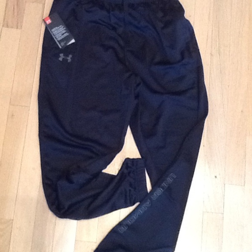 Under Armour black joggers NWT size M lightweight