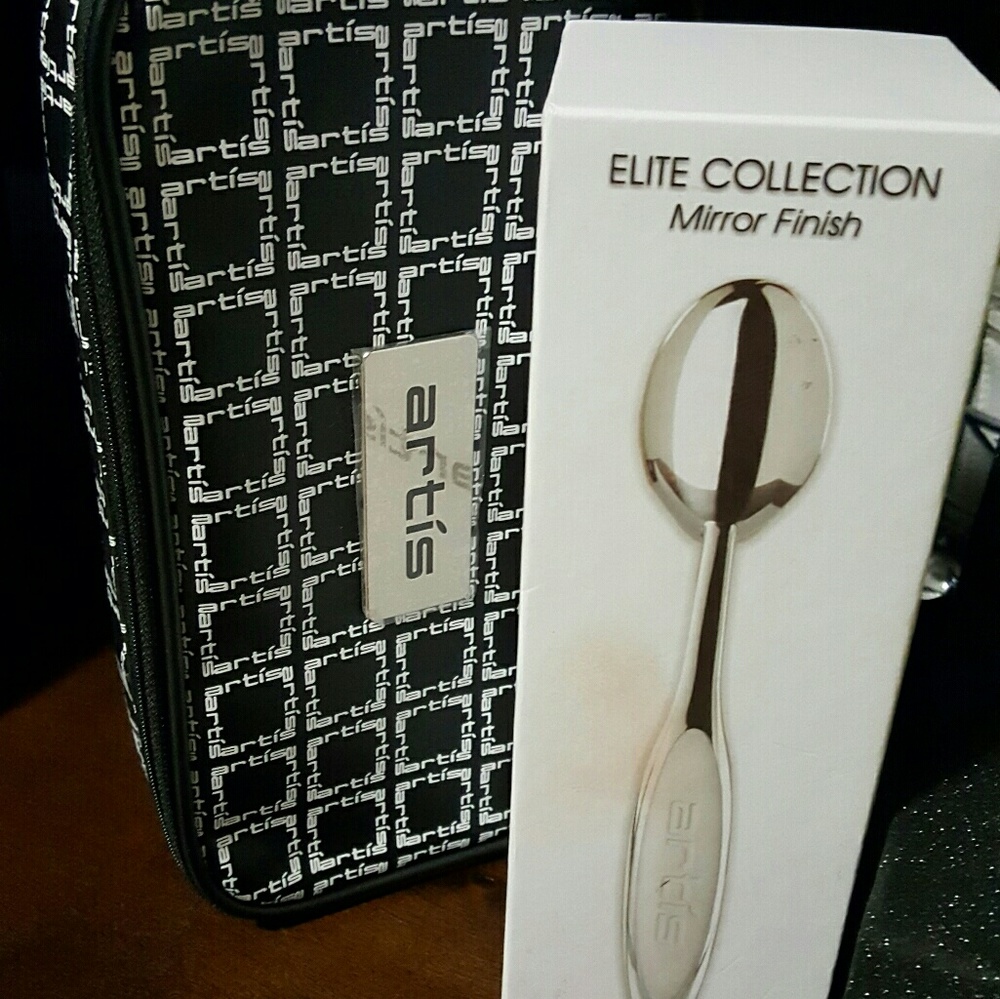 Artis Brush