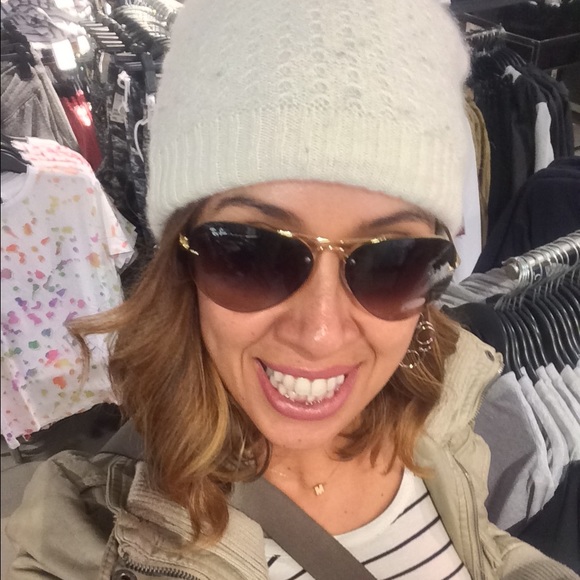 Meet your Posher, Maria - Picture 1 of 1
