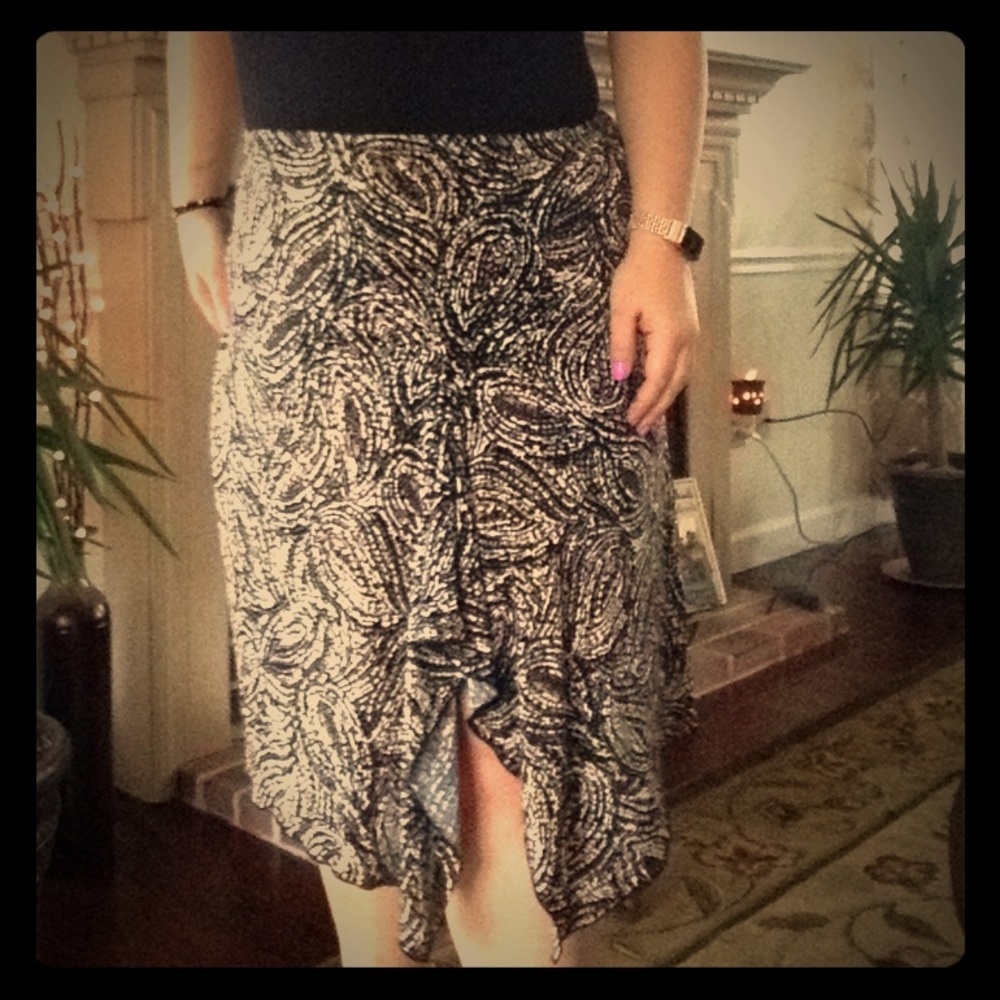 Front Slit Pebble Skirt
