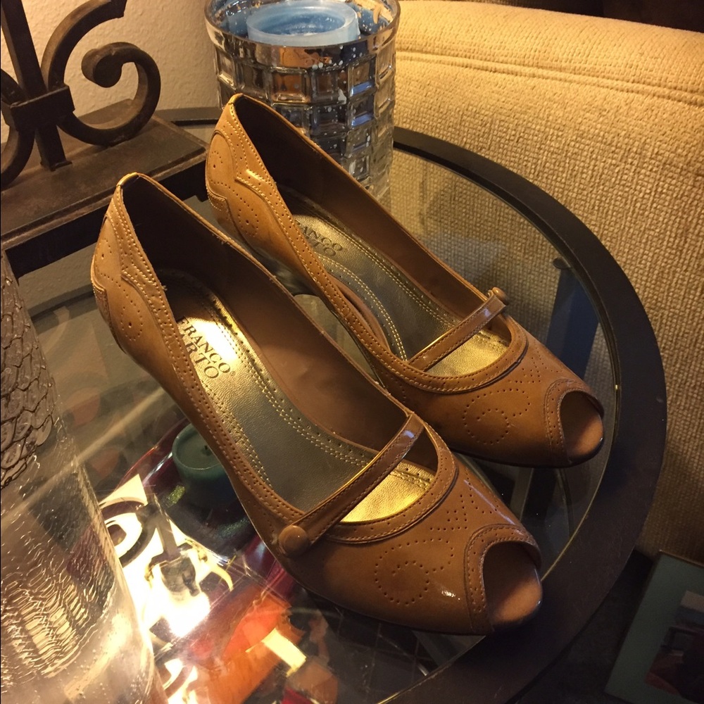 NWOT Taupe Patent Leather Heels