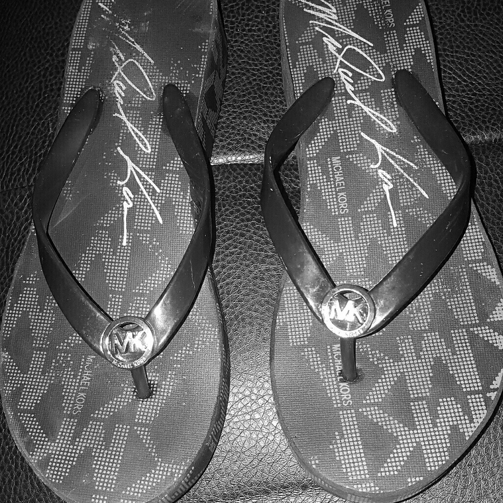 Michael kors flip flops