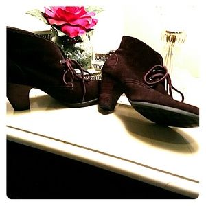 Indigo by Clark's Suede lace up bootie