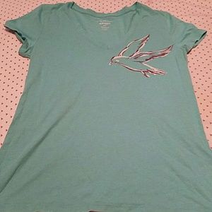 Old navy t-shirt with bird design