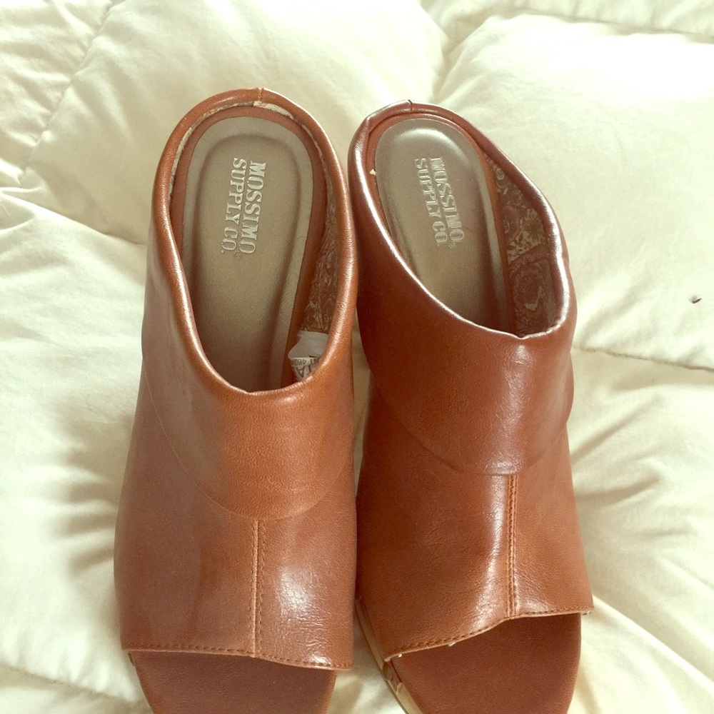Mossimo size 9 brown heel