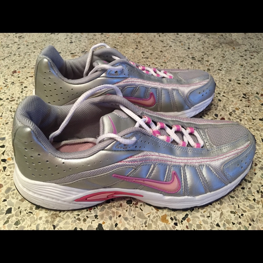 NIKE RUNNING SNEAKERS