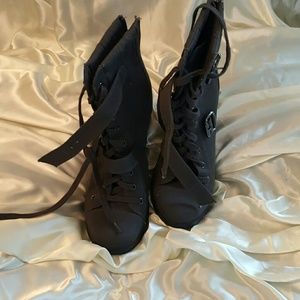 Brand new without tags....Simply Vera Wang boots
