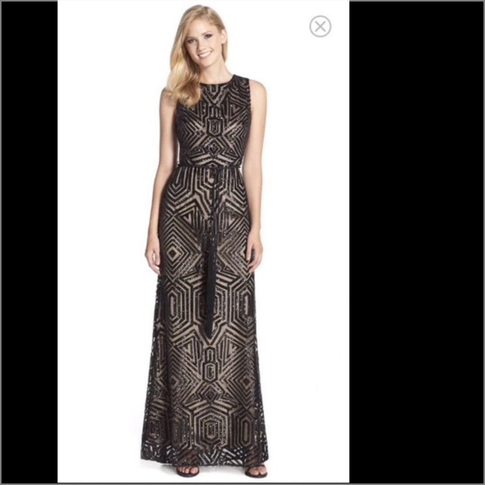 Vince Camuto Navy blue sequin and nudeSz 4