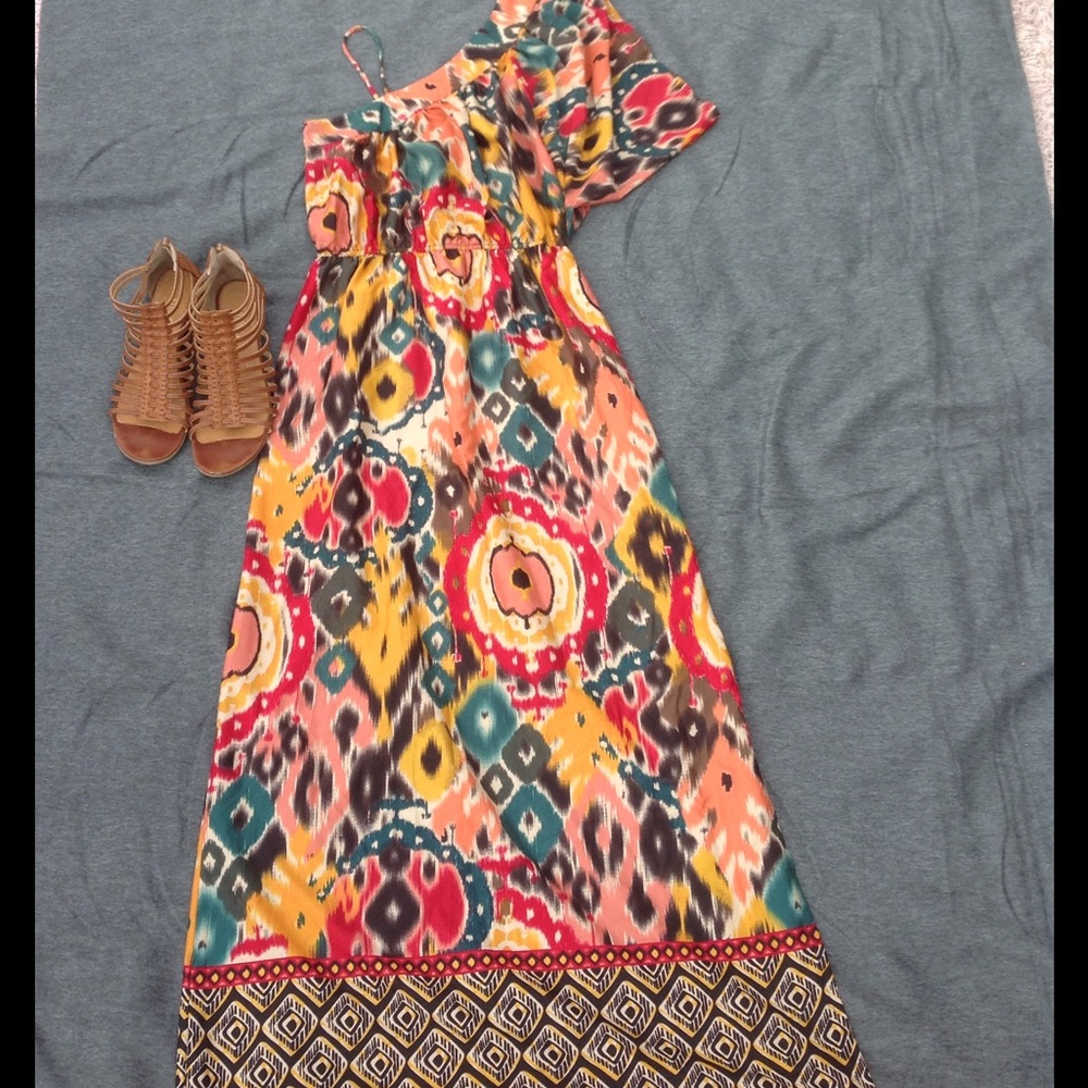 One shoulder. Tribal print maxi dress with slit.