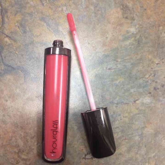 Hourglass Lipgloss - Picture 3 of 4