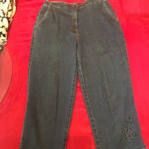 Jeans with flower embroidery