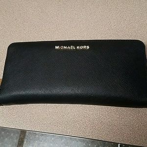 Michael Kors Large Saffino Jetsetter Wallet