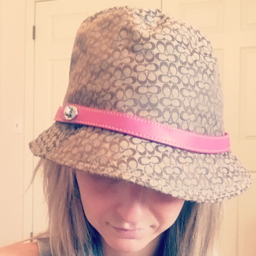 SOLD ❤️Coach Bucket hat with pink leather strap