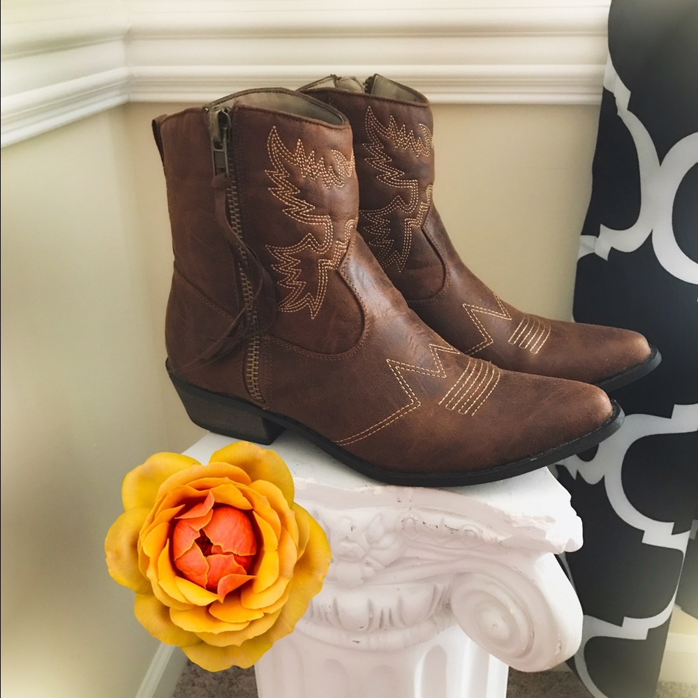 Michael Antonio low western style boot 🤠