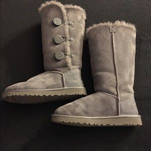 Gray size 7 uggs
