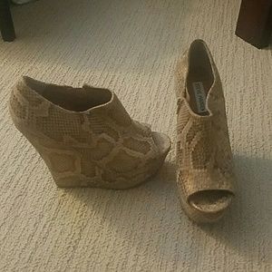 Steve Madden wedges
