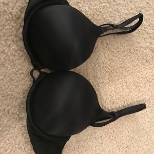 Victoria's Secret bombshell plunge
