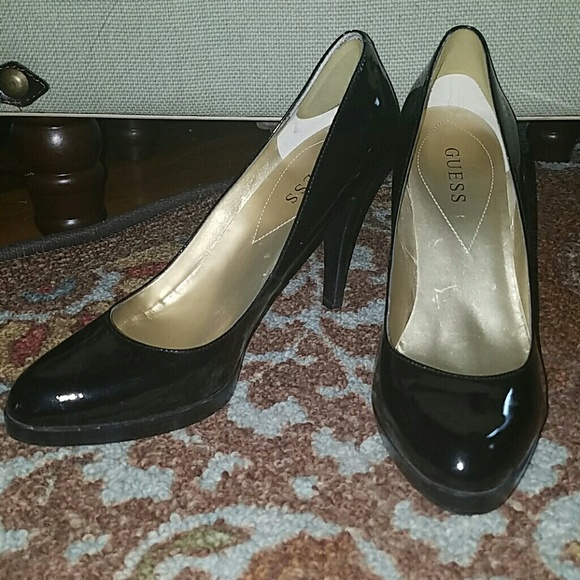 Black patent leather Guess high heels. Size 10M - Picture 1 of 4