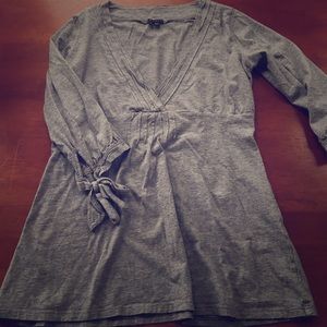 Long sleeved grey shirt.